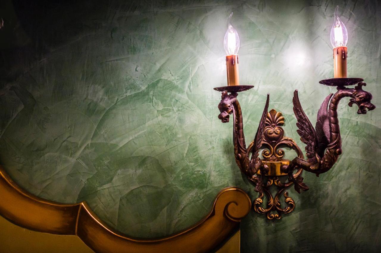 シラクーサ Palazzo Giunta - Porta Marina Ortigia Bed & Breakfast エクステリア 写真
