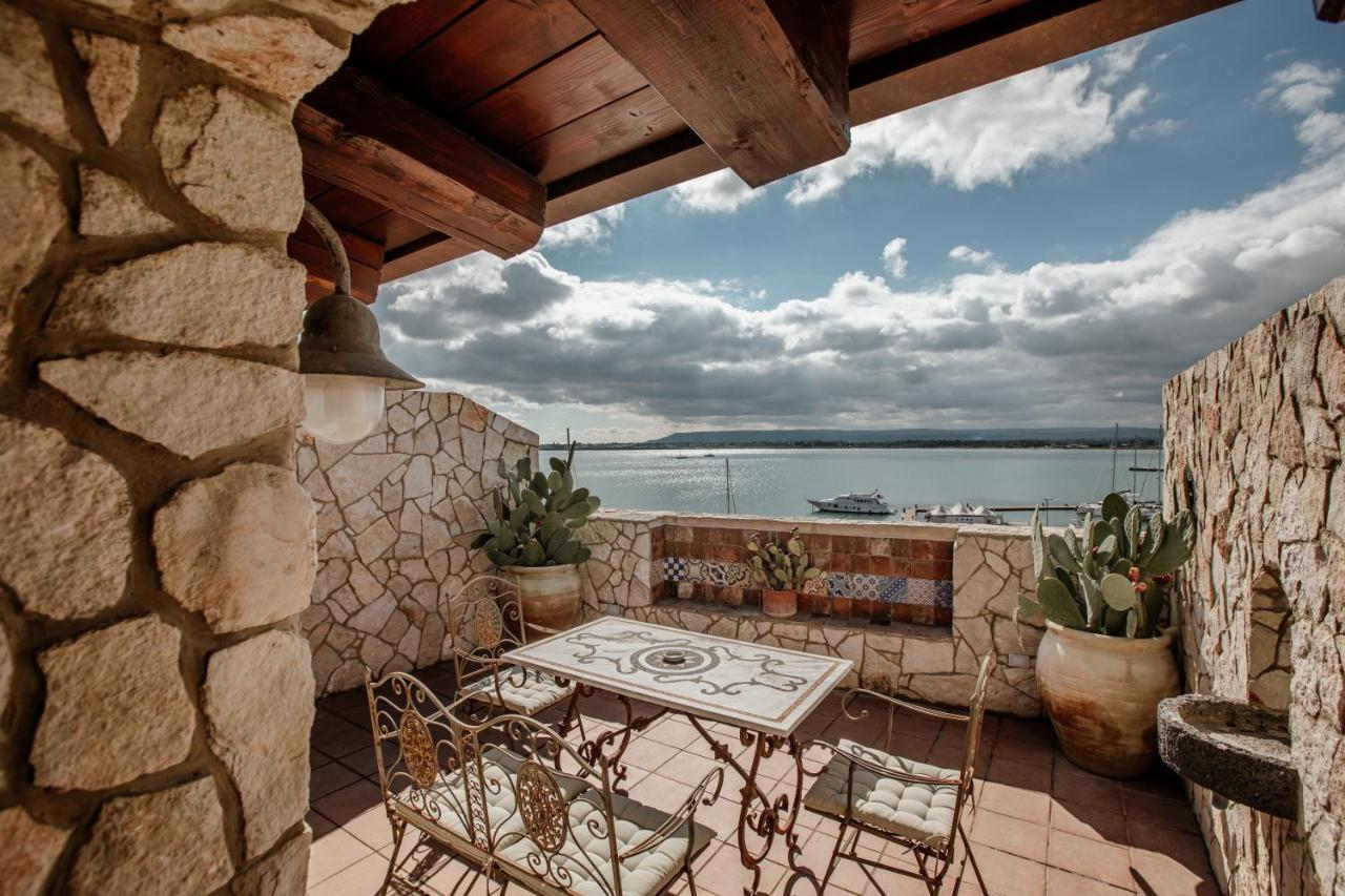 シラクーサ Palazzo Giunta - Porta Marina Ortigia Bed & Breakfast エクステリア 写真