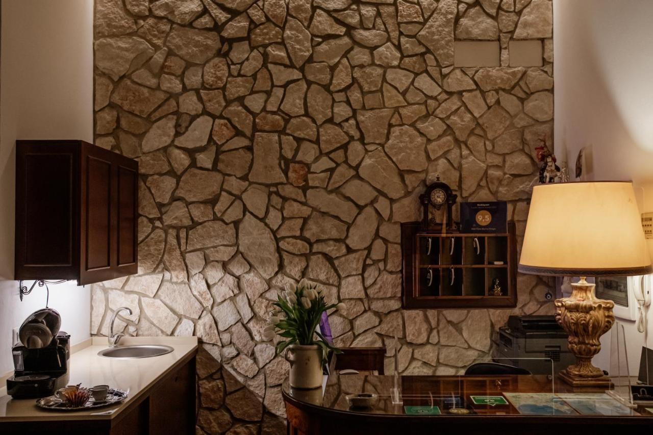 シラクーサ Palazzo Giunta - Porta Marina Ortigia Bed & Breakfast エクステリア 写真