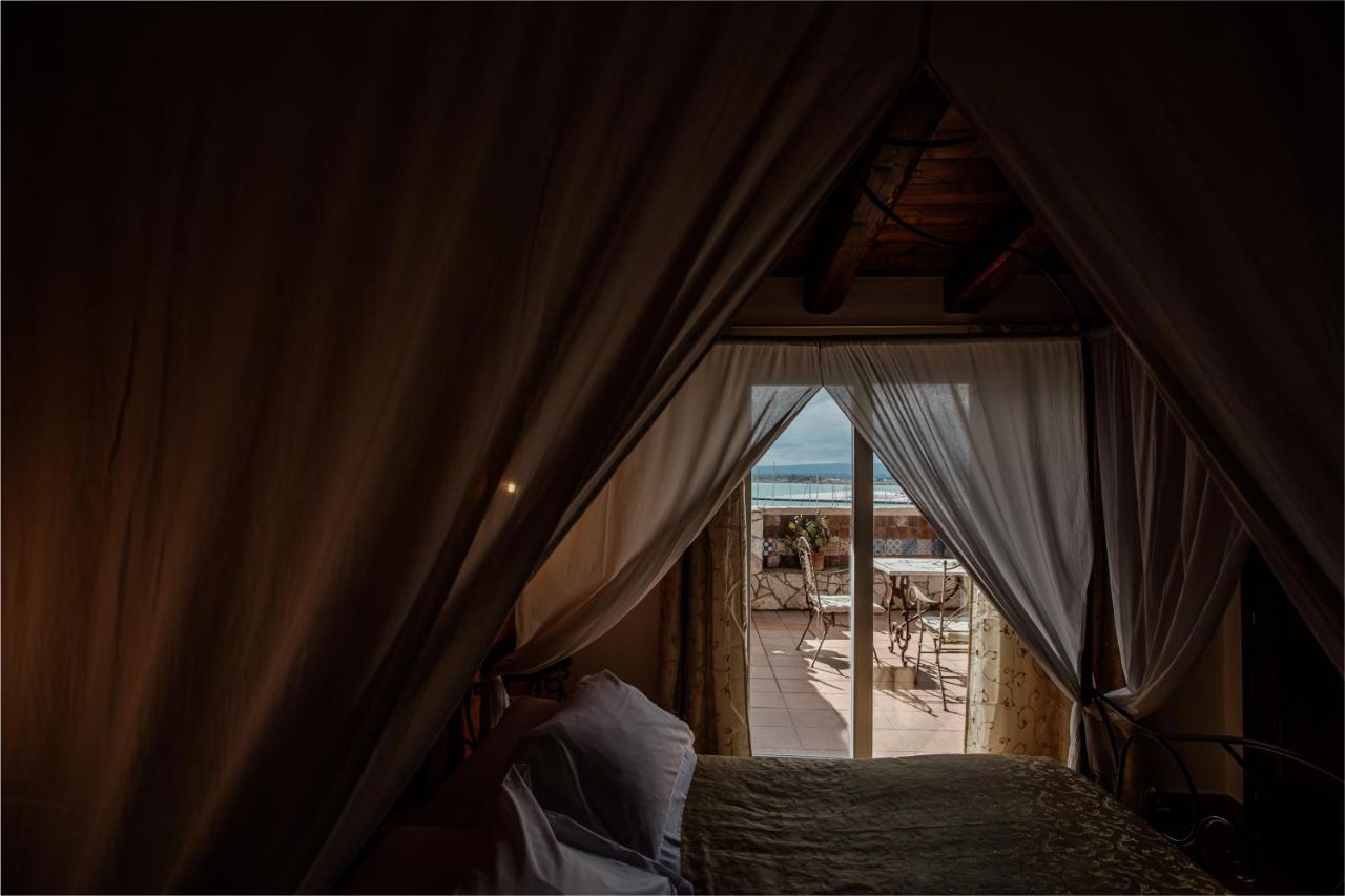 シラクーサ Palazzo Giunta - Porta Marina Ortigia Bed & Breakfast エクステリア 写真