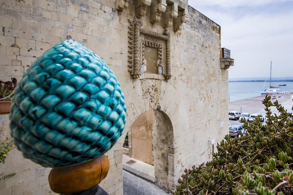 シラクーサ Palazzo Giunta - Porta Marina Ortigia Bed & Breakfast エクステリア 写真